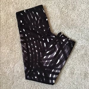 Like New Black/White Patterned lululemon leggings
